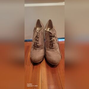 Women's shoes